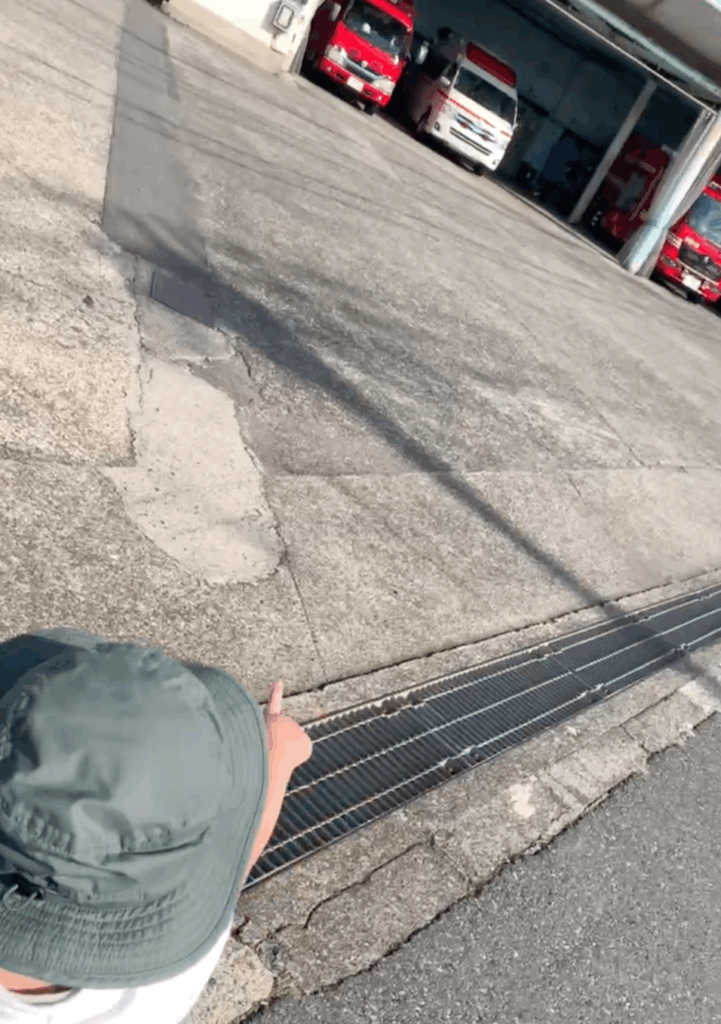 本物の救急車と消防車
消防士さんたちはママと子どもに優しく手を振ってくれます